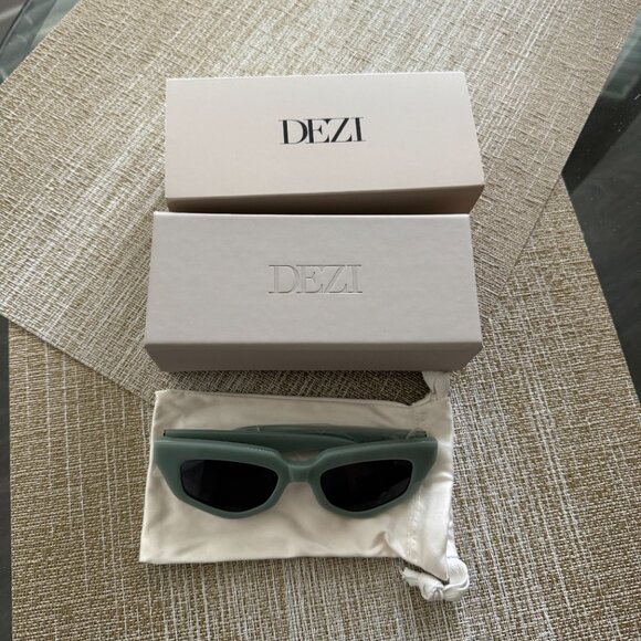 Brand New DEZI On Read Sunglasses in Jade / Dark Smoke - Picture 3 of 4